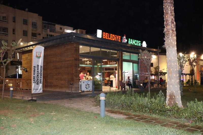 BELEDİYE BAHÇESİ YERLİ VE YABANCI MİSAFİRLERİN UĞRAK YERİ OLDU