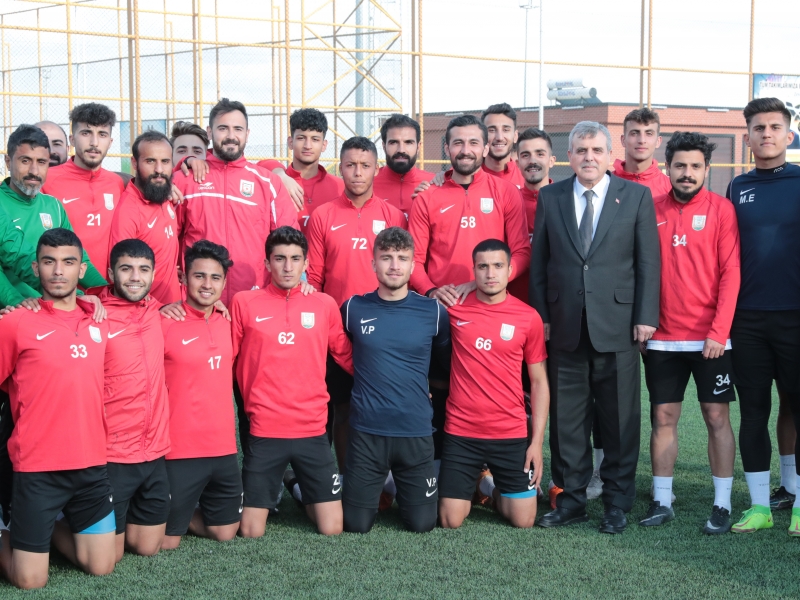 Beyazgül genç sporcularla bir araya geldi