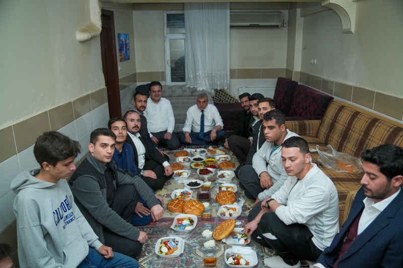 BEYAZGÜL ÖĞRENCİ EVİNDE SAHUR YAPTI
