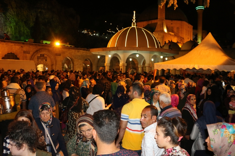 Binlerce Kişi Balıklıgöl’e Akın Etti