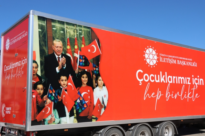 BİR TIR DOLUSU MUTLULUK ŞANLIURFALI ÇOCUKLARLA BULUŞTU