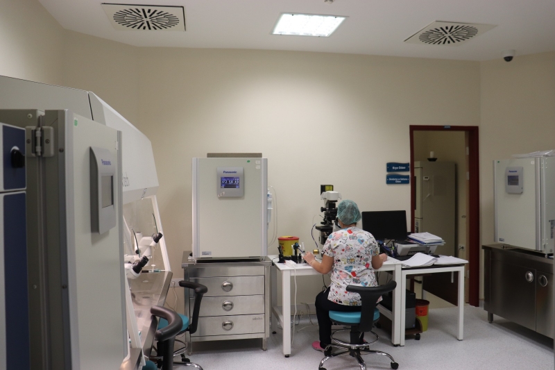 BİRÇOK AİLENİN BEBEK SAHİBİ OLMASINA VESİLE OLAN HARRAN ÜNİVERSİTESİ HASTANESİ TÜP BEBEK MERKEZİ 5. YILINDA DA AİLELERİN UMUDU OLUYOR.