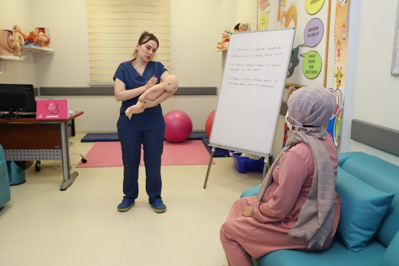 Birecik Devlet Hastanesi’nden Anne Adaylarına "Gebelik Okulu"