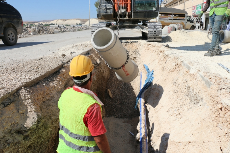 BİRECİK İLÇESİNDE ALT YAPI PROJELERİ ARALIKSIZ DEVAM EDİYOR