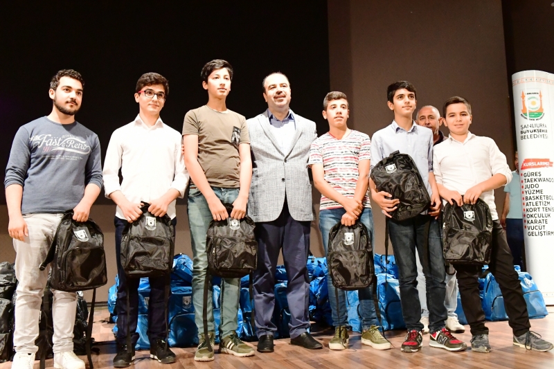 Birinci Olan 700 Öğrenci Ödüllerini Büyükşehir den Aldı