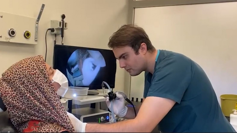 Boynuna Saplanan İğne Ameliyatla Çıkartıldı