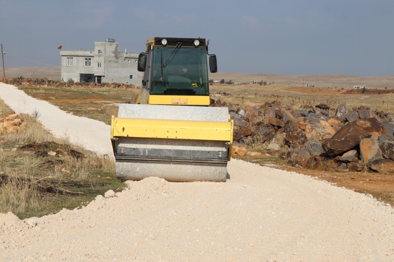 Bozova Belediyesi kırsalda yol çalışmalarını sürdürüyor