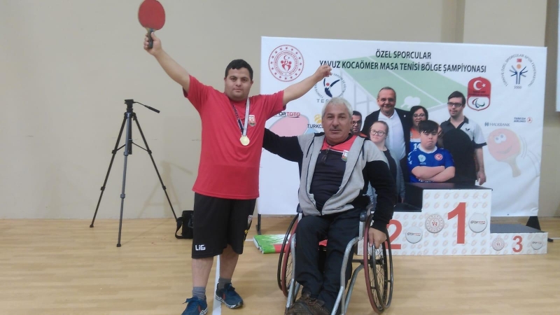 Bu Gençler Bir Harika