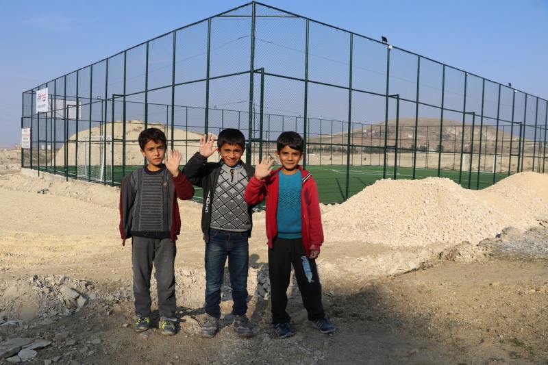 BÜYÜK KARGILI MAHALLESİ SENTETİK ÇİM SAHAYA KAVUŞTU