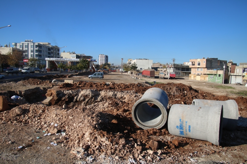 BÜYÜKŞEHİR AKÇAKALE CADDESİNİN ALTYAPISINI GÜÇLENDİRİYOR