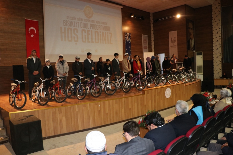 BÜYÜKŞEHİR BELEDİYESİ’NDEN 200 HAFIZ ADAYINA BİSİKLET