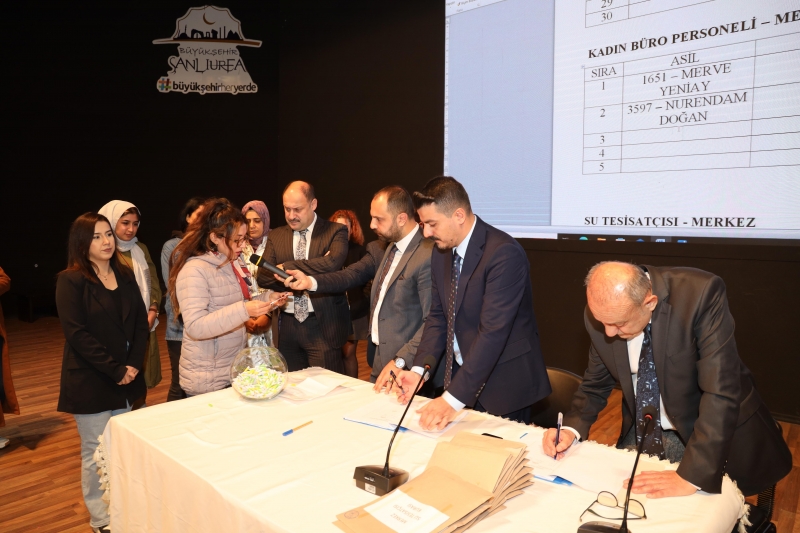 BÜYÜKŞEHİR BELEDİYESİ 105 PERSONELİ KURA SONUCU İŞE ALDI