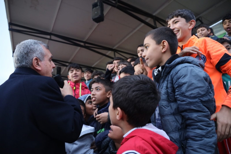 BÜYÜKŞEHİR BELEDİYESİNDEN BİN SPORCUYA FORMA DESTEĞİ