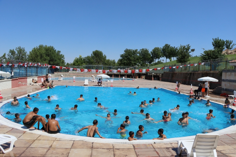 BÜYÜKŞEHİR BELEDİYESİ HAVUZLARINDAN 152 BİN KİŞİ FAYDALANDI