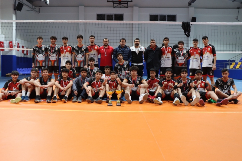 BÜYÜKŞEHİR BELEDİYESİ VOLEYBOL A TAKIMI FİLEDE LİDER
