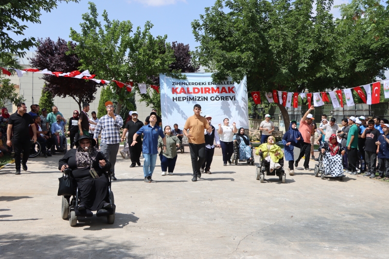 BÜYÜKŞEHİR BELEDİYESİ'NDEN ENGELLERİ AŞAN ETKİNLİK