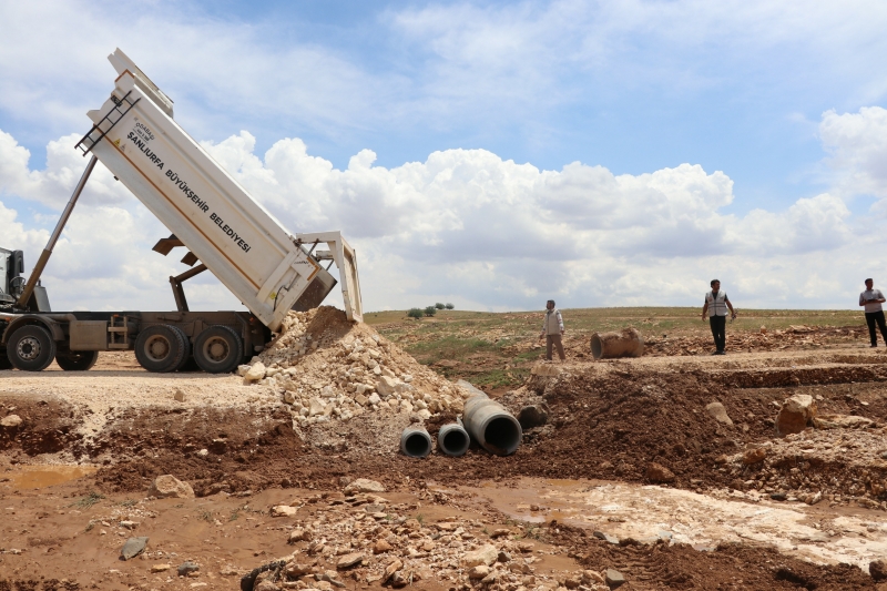 BÜYÜKŞEHİR BELEDİYESİ’NDEN DEFORME OLAN YOLLARDA BAKIM VE ONARIM ÇALIŞMASI