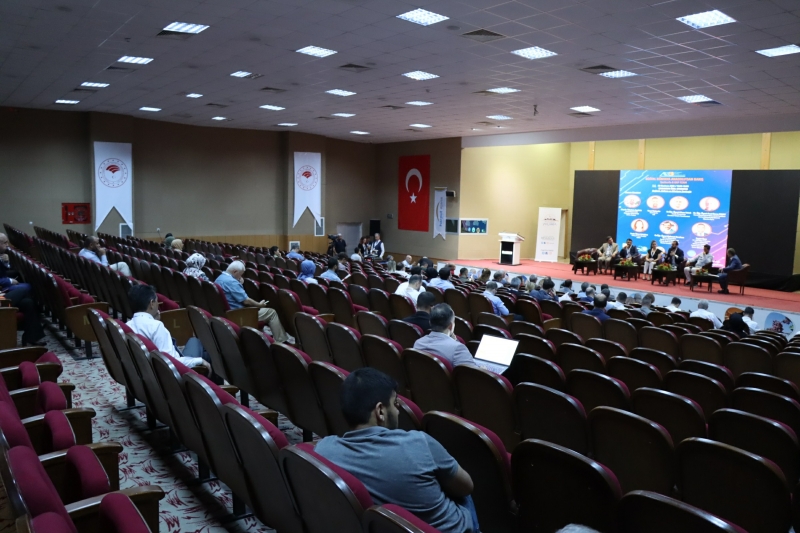 BÜYÜKŞEHİR BELEDİYESİNİN EV SAHİPLİĞİNDE TEKNOLOJİ TUTKUNLARINI BULUŞTURAN ETKİNLİK BAŞLADI