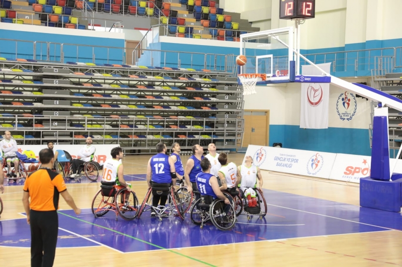 BÜYÜKŞEHİR EKİBİ, SÜPER LİG'DE ZORLU VİRAJI GALİBİYETLE GEÇTİ