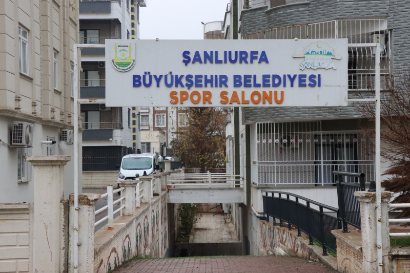 BÜYÜKŞEHİR GENÇLERİN GELECEĞİNE YATIRIM YAPIYOR