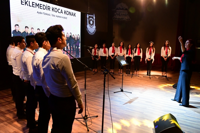 Büyükşehir Gençlik Korosu İlk Konserini Verdi