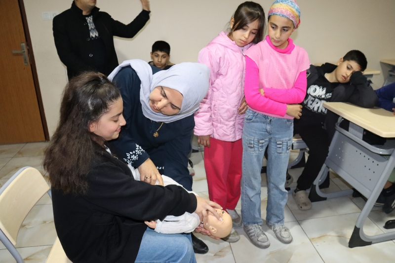 BÜYÜKŞEHİR GENÇLİK MERKEZİ KURSİYERLERİNE HAYAT KURTARAN EĞİTİM