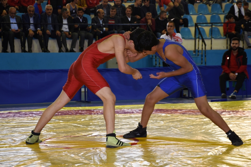 BÜYÜKŞEHİR GÜREŞ TAKIMI İŞİ SIKI TUTUYOR