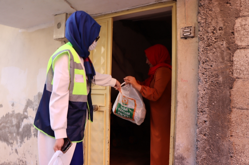 BÜYÜKŞEHİR HASADI YAPILAN İSOTLARI AİLELERE DAĞITTI