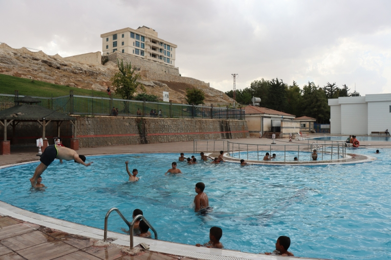 BÜYÜKŞEHİR HAVUZLARI YAZ BOYU DOLDU TAŞTI