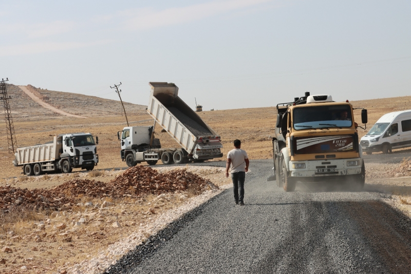 BÜYÜKŞEHİR, KIRSALDA SATHİ ASFALT ATAĞINI SÜRDÜRÜYOR