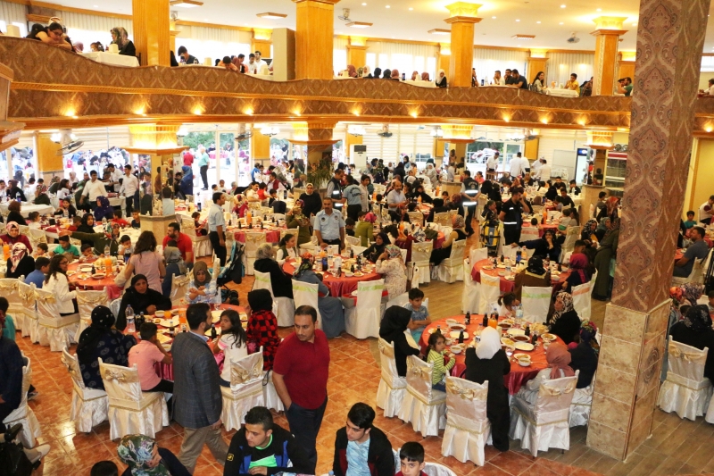 Büyükşehir Sofrasını Bu Kez Yetim Ve Ailelerine Açtı