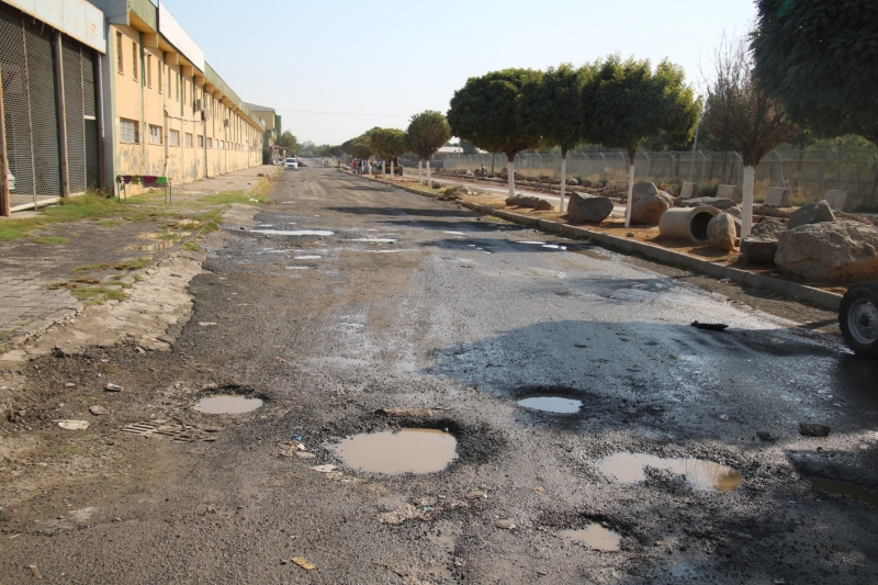 BÜYÜKŞEHİR, VİRANŞEHİR’DE YENİHAL CADDESİNİ ASFALTLIYOR