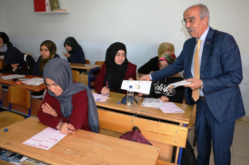 Büyükşehir;Den 100 Öğrenciye Deneme Sınavı