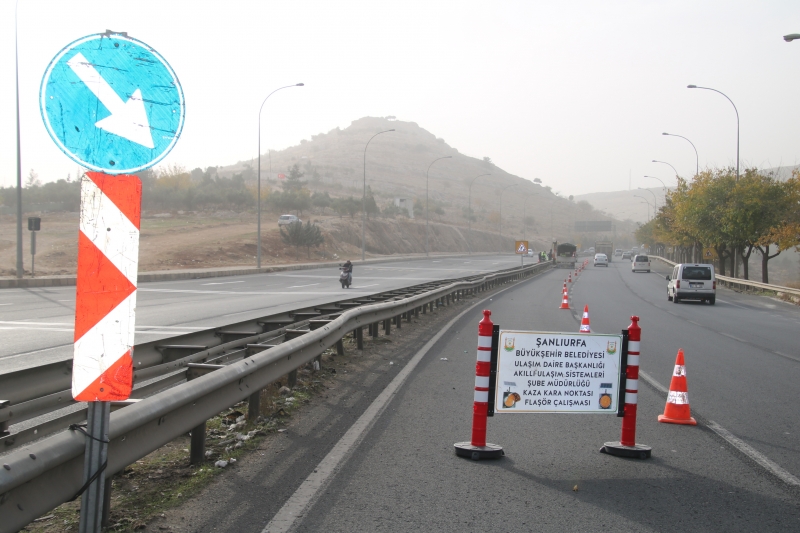 BÜYÜKŞEHİR’DEN AKABE YOLUNA FLAŞÖRLÜ ÖNLEM