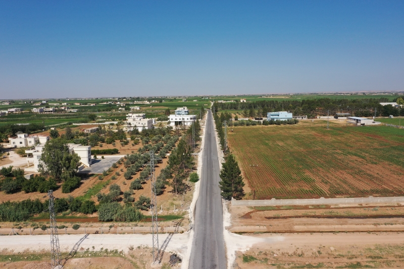 BÜYÜKŞEHİR’DEN AKÇAKALE KIRSALINDA SATHİ ASFALT ATAĞI