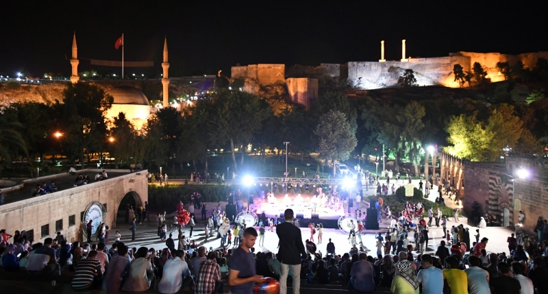 Büyükşehir'den Balıklıgöl'de Muhteşem Konser