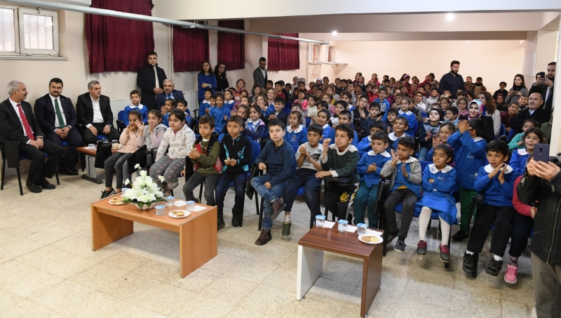 BÜYÜKŞEHİR’DEN ÇOCUKLARA TİYATRO GÖSTERİMİ