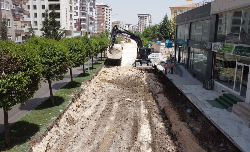 BÜYÜKŞEHİR’DEN ÇÖKEN YOLDA SİL BAŞTAN DÜZENLEME