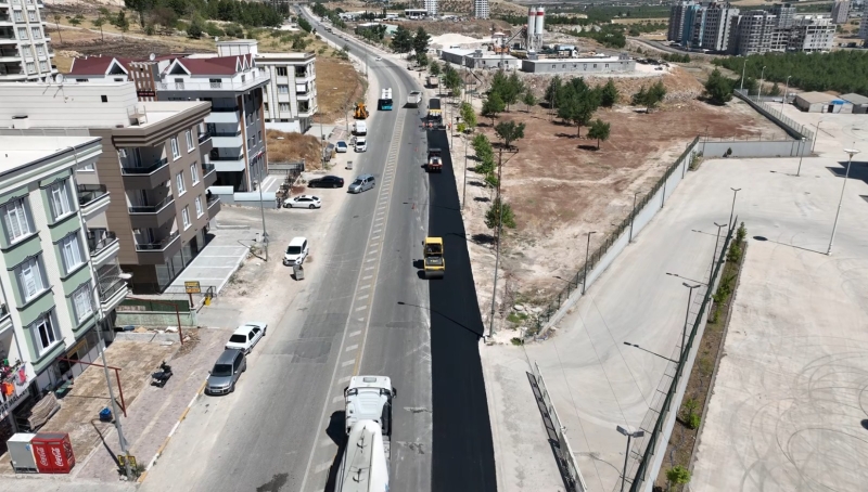 BÜYÜKŞEHİR’DEN DEFORME OLAN YOLLARDA ASFALT ÇALIŞMASI