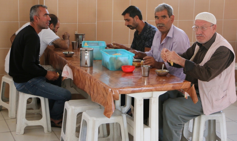 Büyükşehir'den Hasta Yakınlarına Sıcak Çorba İkramı