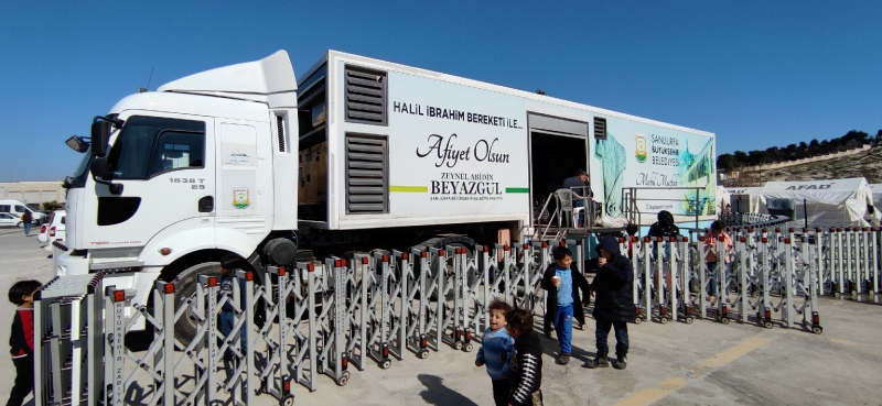 BÜYÜKŞEHİR’DEN HER GÜN BİNLERCE DEPREMZEDEYE SICAK YEMEK