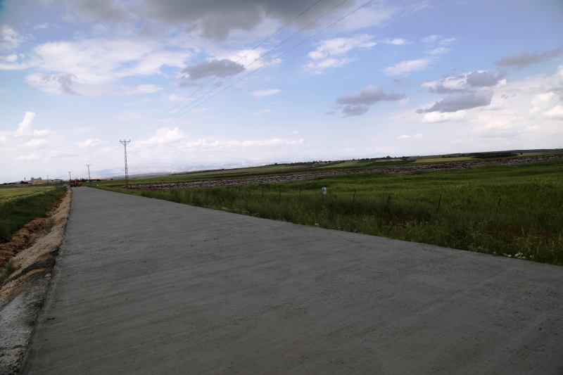 Büyükşehir;den Hilvan;da Beton Yol Atağı