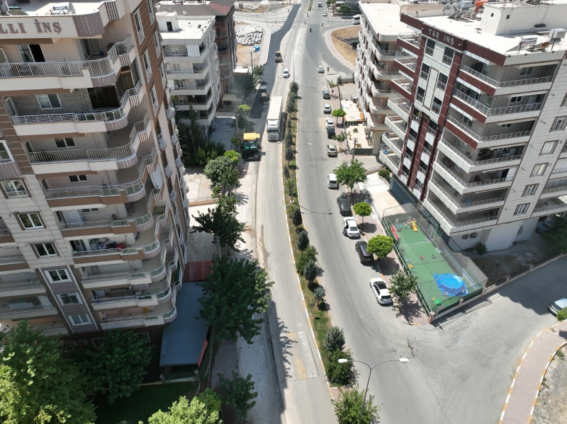 BÜYÜKŞEHİR’DEN KARAKÖPRÜ’DE SICAK ASFALT ÇALIŞMALARI