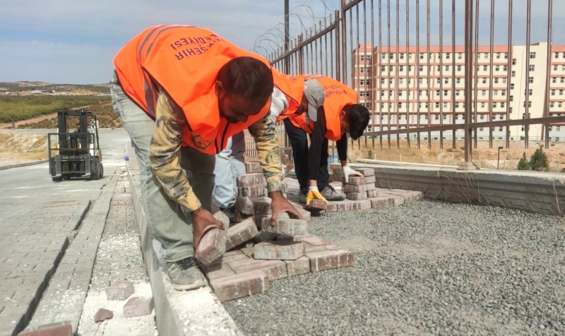 BÜYÜKŞEHİR’DEN KENTİN DÖRT BİR YANINDA PARKE ÇALIŞMASI