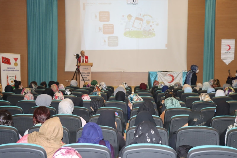 BÜYÜKŞEHİR’DEN KIZILAY VE KADIN SEMİNERİ