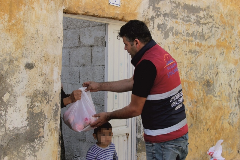 BÜYÜKŞEHİR'DEN MEYVE İKRAMI