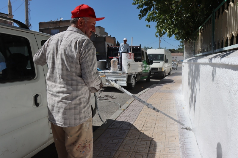 BÜYÜKŞEHİR’DEN MEZARLIKLARDA BAYRAM TEMİZLİĞİ