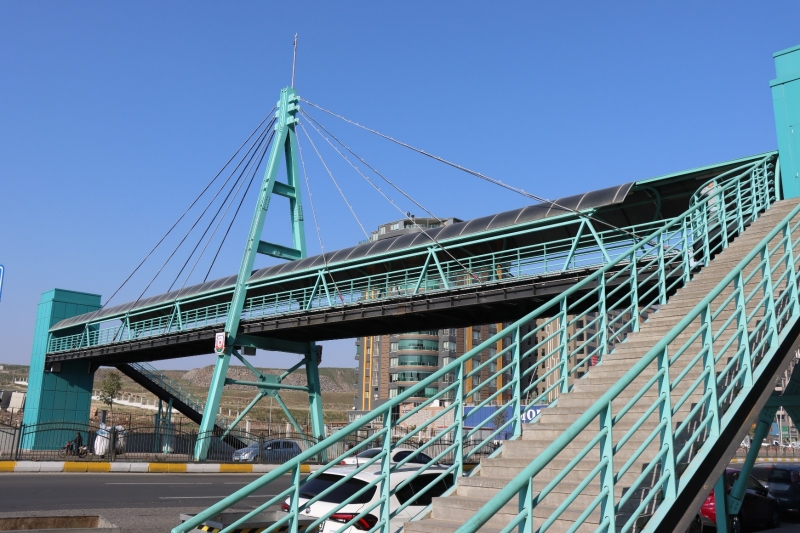 BÜYÜKŞEHİR’DEN MODERN ÜST GEÇİTLER