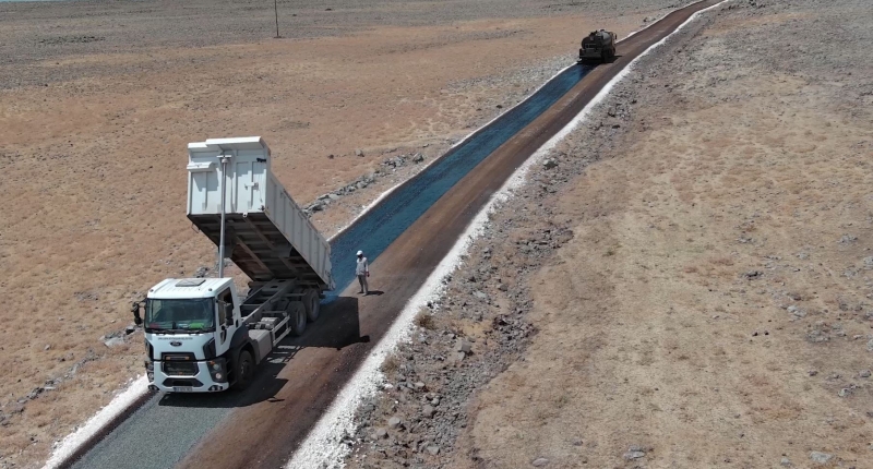 BÜYÜKŞEHİR’DEN SİVEREK’TE ASFALT ATAĞI