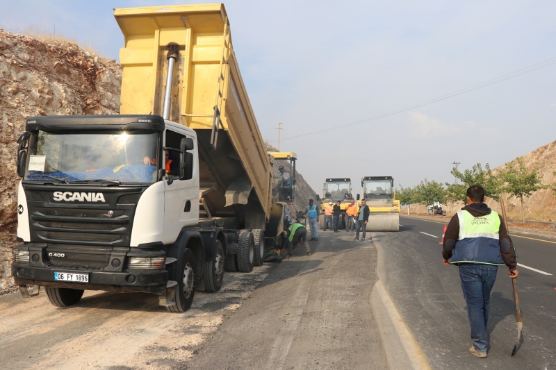 BÜYÜKŞEHİR’DEN TRAFİĞİ RAHATLATAN KAVŞAK DÜZENLEMELERİ